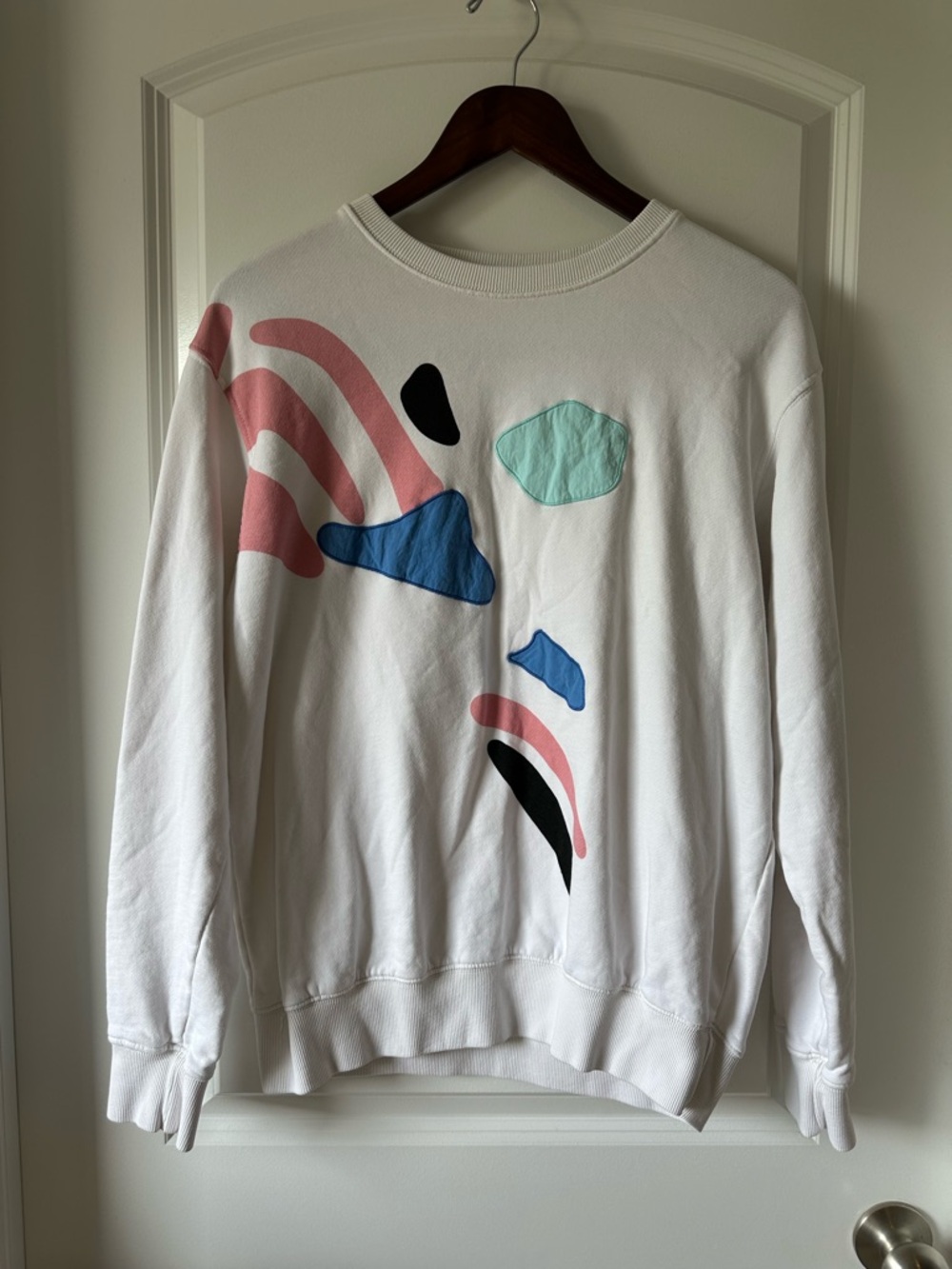 Zara White Crewneck Sweatshirt with Abstract Graphic
